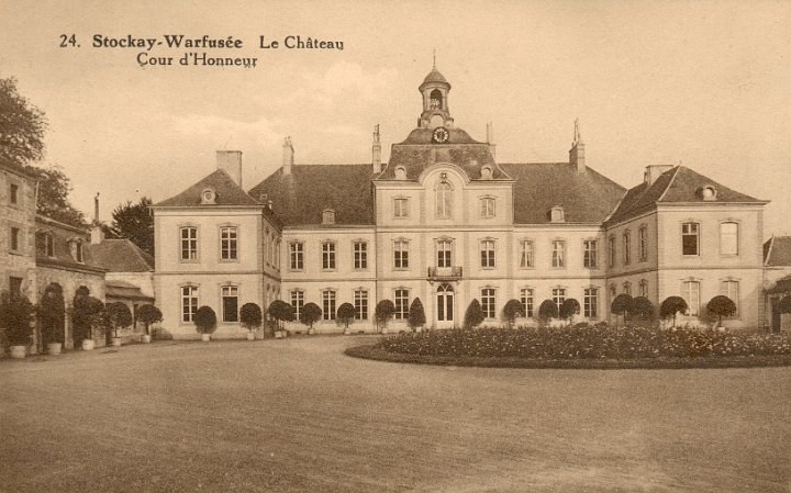 Château de Warfusée la cour d'honneur
